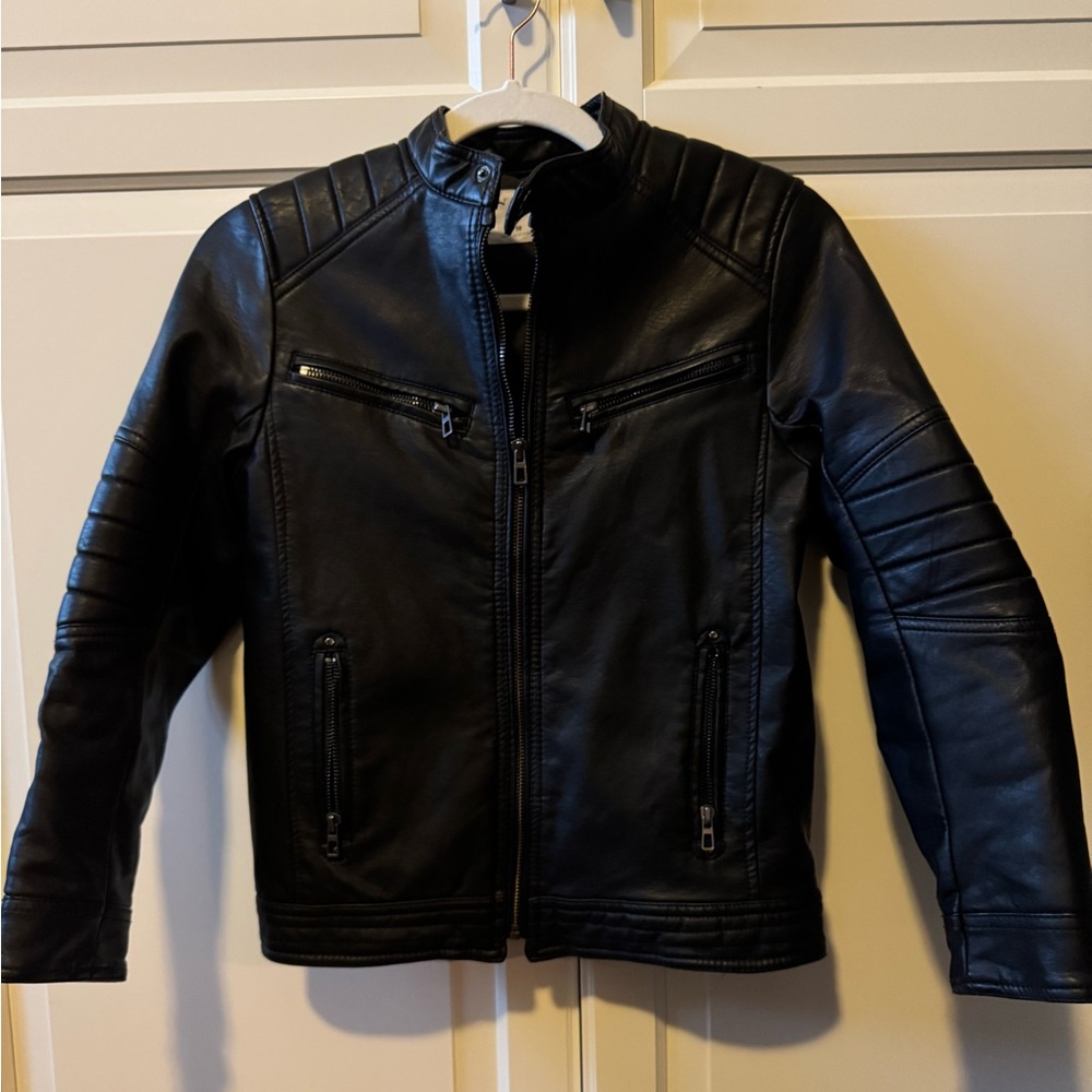 Zara kids leather moto jacket
Size 10
Worn maybe twice. In excellent condition